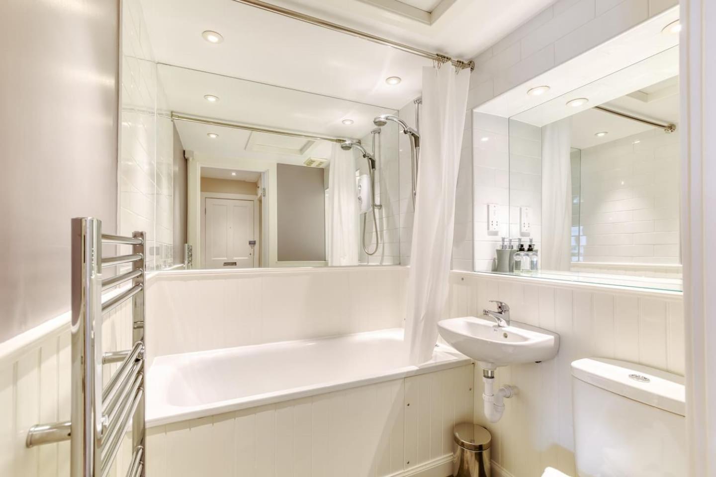 West Port - 2Br In The Heart Of The Old Town Just Off The Grassmarket 에든버러 외부 사진