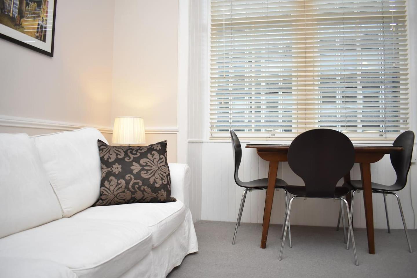 West Port - 2Br In The Heart Of The Old Town Just Off The Grassmarket 에든버러 외부 사진