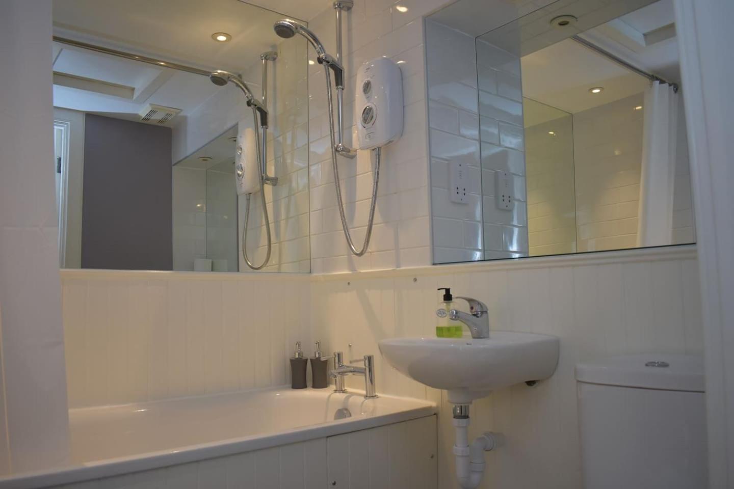 West Port - 2Br In The Heart Of The Old Town Just Off The Grassmarket 에든버러 외부 사진