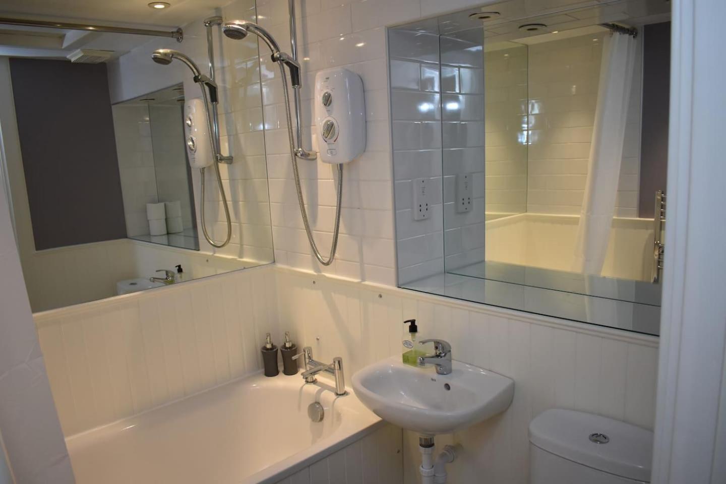 West Port - 2Br In The Heart Of The Old Town Just Off The Grassmarket 에든버러 외부 사진